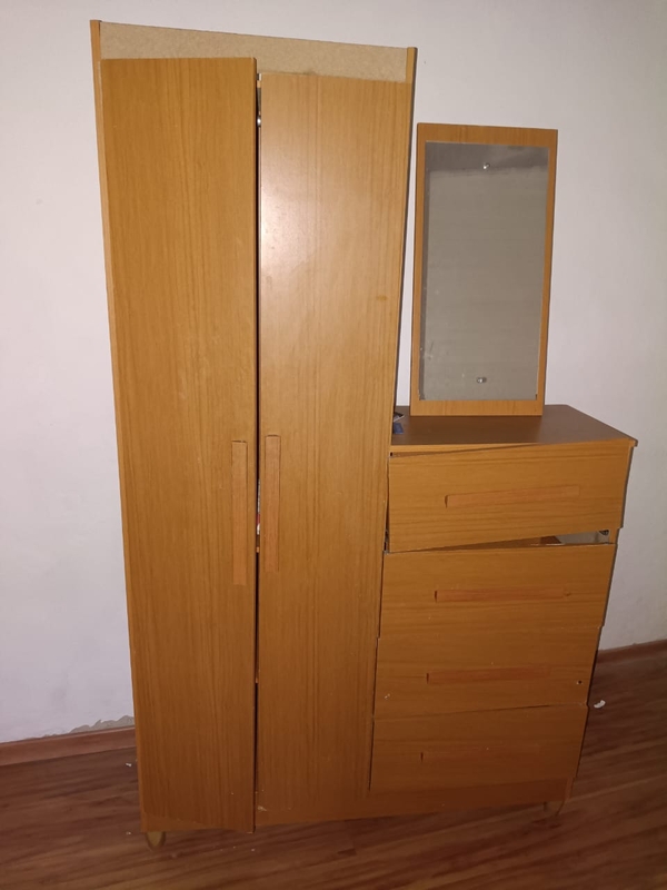 Guarda Roupa Pequeno Com Espelho